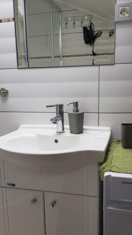 Apartmani Sanja Zaton  エクステリア 写真